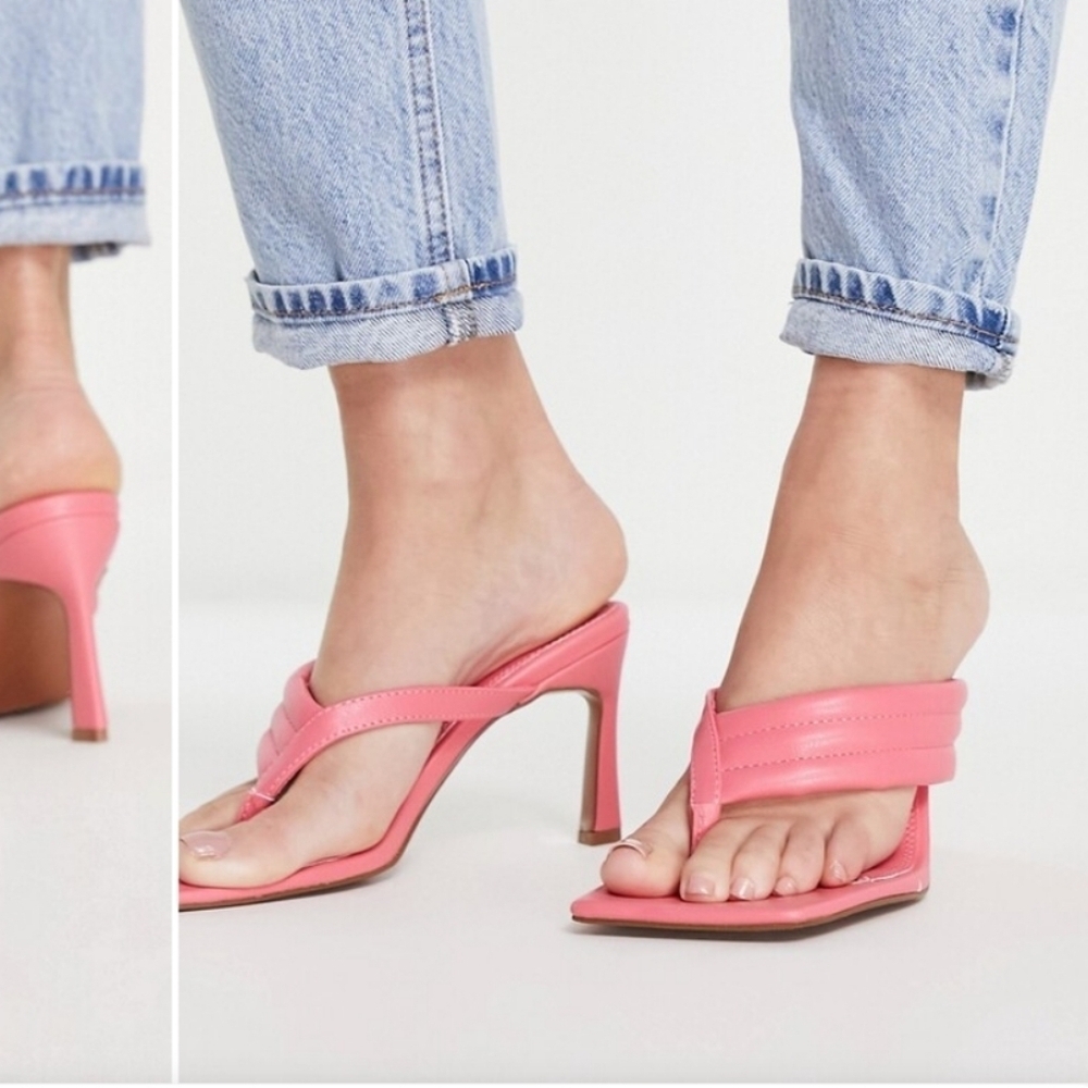 ASOS DESIGN Wide Fit Herring padded Toe Thong Heeled Sabdals. Neon Pink.NWOT
